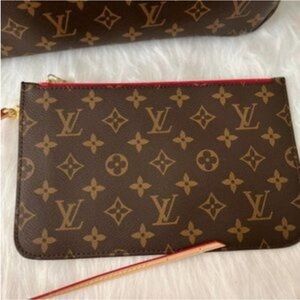 ✨ JUST ARRIVED ✨ PARIS DESIGNER MONOGRAM Fashion LV Large Wristlet ✨